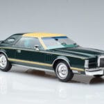 Lincoln Continental Mark V Dunkelgrün MCG 1:18 MCG18404 Metall - image 4 of 6