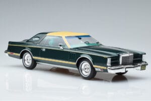 Lincoln Continental Mark V Dunkelgrün MCG 1:18 MCG18404 Metall – Bild 4 von 6
