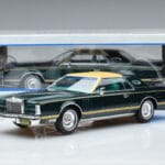 Lincoln Continental Mark V Dunkelgrün MCG 1:18 MCG18404 Metall - image 6 of 6