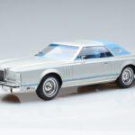 Lincoln Continental Mark V Silber MCG 1:18