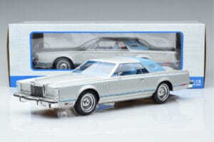 Lincoln Continental Mark V Silber MCG 1:18 MCG18403 Metall – Bild 6 von 6