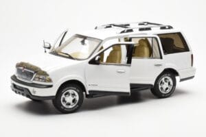Lincoln Navigator Weiss AUTOart 1:18 72761 Metall – Bild 2 von 8