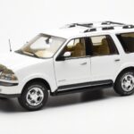 Lincoln Navigator Weiss AUTOart 1:18