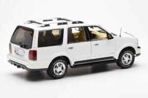 Lincoln Navigator Weiss AUTOart 1:18 72761 Metall – Bild 3 von 8