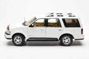 Lincoln Navigator Weiss AUTOart 1:18 72761 Metall – Bild 4 von 8