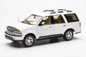 Lincoln Navigator Weiss AUTOart 1:18