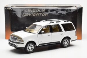 Lincoln Navigator Weiss AUTOart 1:18 72761 Metall – Bild 8 von 8