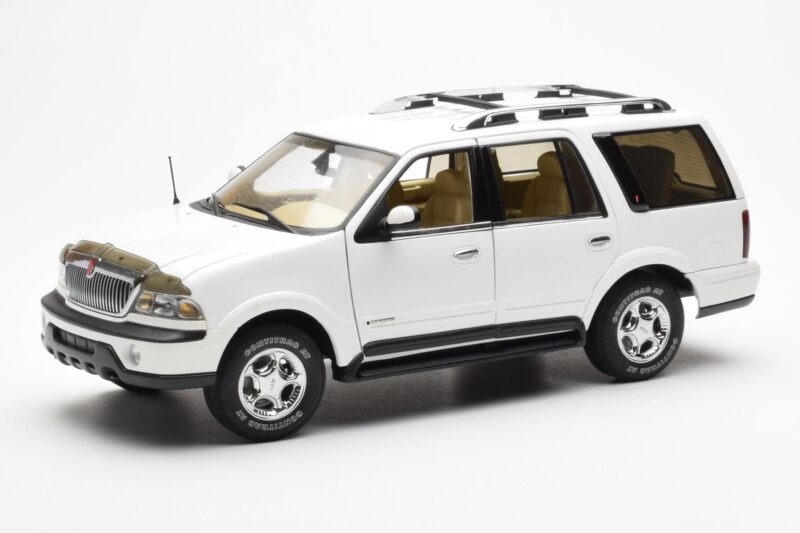 Lincoln Navigator Weiss AUTOart 1:18