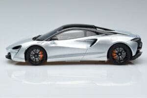 McLaren Artura Silber GT Spirit 1:18 GT873 Resin – Bild 3 von 6