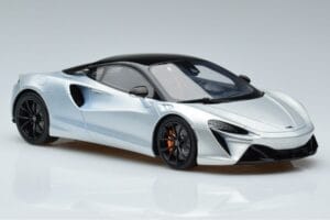 McLaren Artura Silber GT Spirit 1:18 GT873 Resin – Bild 4 von 6