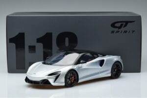 McLaren Artura Silber GT Spirit 1:18 GT873 Resin – Bild 6 von 6