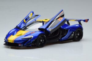McLaren P1 GTR Blau Mit Gelben Streifen AUTOart 1:18 81542 Komposit – Bild 2 von 7