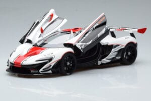 McLaren P1 GTR Hochglanz Weiß Mit Roten Streifen AUTOart 1:18 81541 Komposit – Bild 2 von 7