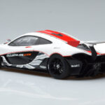 McLaren P1 GTR Hochglanz Weiß Mit Roten Streifen AUTOart 1:18 - image 6 of 7