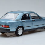 Mercedes 190E W201 Hellblau Norev 1:18 - image 3 of 7