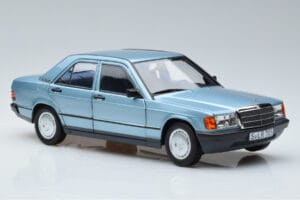 Mercedes 190E W201 Hellblau Norev 1:18 183828 Metall – Bild 5 von 7