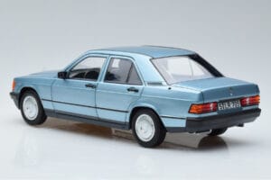 Mercedes 190E W201 Hellblau Norev 1:18 183828 Metall – Bild 6 von 7