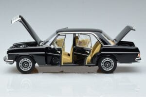 Mercedes 200 W115 Limitierte Auflage Norev 1:18 183775 Metall – Bild 4 von 8