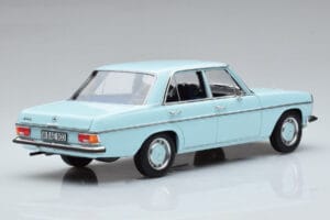 Mercedes 200 W115 Norev 1:18 183777 Metall – Bild 3 von 7