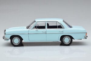 Mercedes 200 W115 Norev 1:18 183777 Metall – Bild 4 von 7