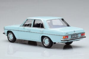 Mercedes 200 W115 Norev 1:18 183777 Metall – Bild 6 von 7