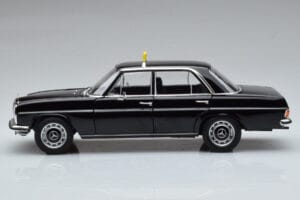 Mercedes 200 W115 Taxi Norev 1:18 183776 Metall – Bild 4 von 7