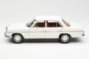 Mercedes 200 W115 Weiss Norev 1:18 183770 Metall – Bild 4 von 8