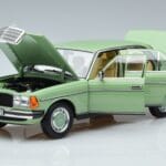 Mercedes 200 W123 Grün Norev 1:18 183796 Metall - image 2 of 7