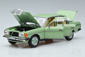 Mercedes 200 W123 Grün Norev 1:18 183796 Metall – Bild 2 von 7
