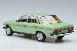 Mercedes 200 W123 Grün Norev 1:18 183796 Metall – Bild 6 von 7