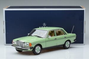 Mercedes 200 W123 Grün Norev 1:18 183796 Metall – Bild 7 von 7