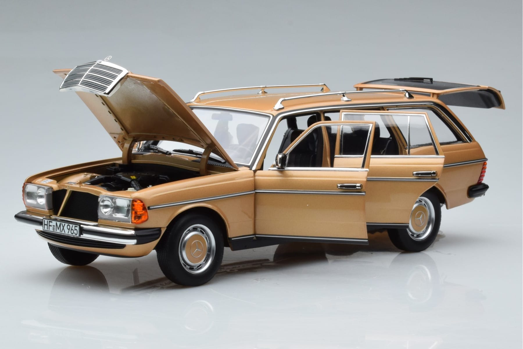 Mercedes 200T S123 Beige Norev 1:18 183738 Metall – Bild 2 von 9