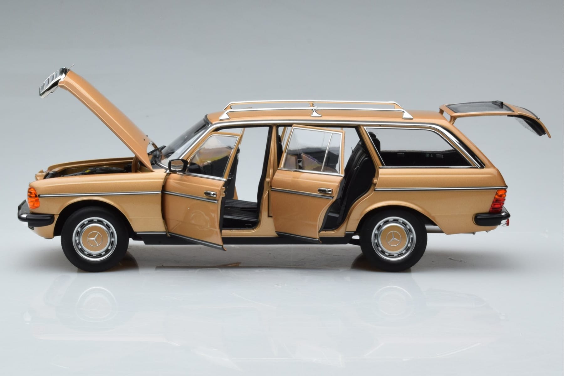 Mercedes 200T S123 Beige Norev 1:18 183738 Metall – Bild 4 von 9