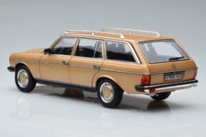 Mercedes 200T S123 Beige Norev 1:18 183738 Metall – Bild 7 von 9
