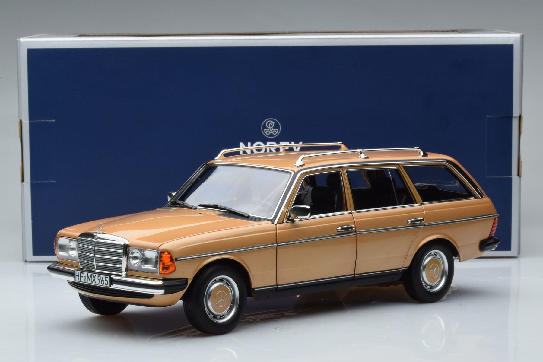 Mercedes 200T S123 Beige Norev 1:18 183738 Metall – Bild 9 von 9