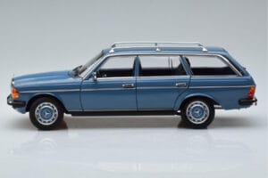 Mercedes 200T S123 Blau Norev 1:18 183737 Metall – Bild 4 von 7