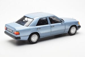 Mercedes 230E W124 Hellblau Metallic Norev 1:18 183945 Metall – Bild 3 von 8