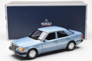 Mercedes 230E W124 Hellblau Metallic Norev 1:18 183945 Metall – Bild 8 von 8