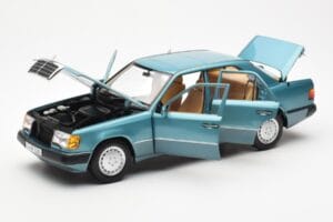 Mercedes 230E W124 Beryl Metallic Händler Edition Norev 1:18 B66040698 Metall – Bild 2 von 8