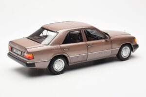 Mercedes 230E W124 Rosewood Metallic Händler Edition Norev 1:18 B66040697 Metall – Bild 3 von 8