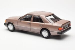 Mercedes 230E W124 Rosewood Metallic Händler Edition Norev 1:18 B66040697 Metall – Bild 7 von 8