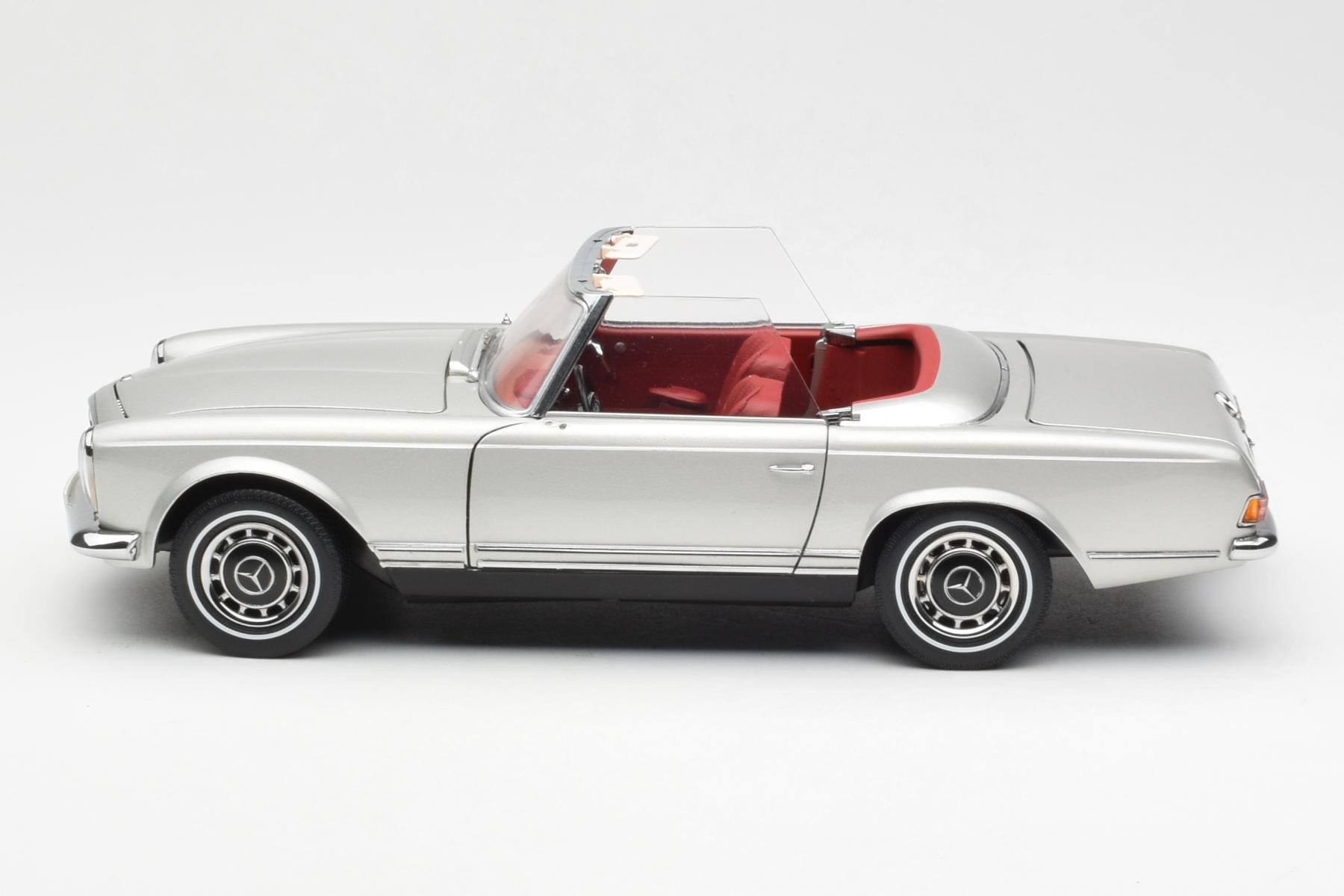 Mercedes 280 SL W113 Pagode Silber Schuco 1:18 450035000 Metall – Bild 4 von 8