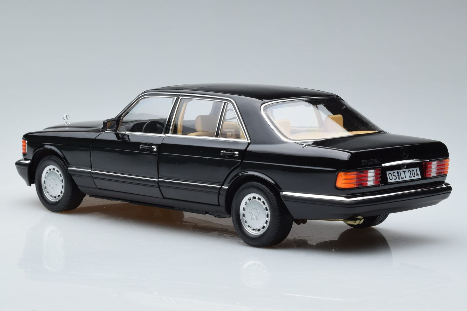Mercedes 560 SEL W126 Schwarz Norev 1:18 183793 Metall – Bild 6 von 7
