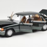 Mercedes 560 SEL W126 Night Grün Metallic Dealer Edition Norev 1:18 - image 2 of 8