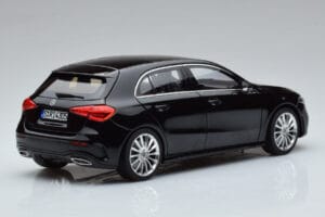 Mercedes A-Class W177 AMG Line Norev 1:18 183861 Metall – Bild 3 von 7