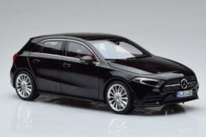 Mercedes A-Class W177 AMG Line Norev 1:18 183861 Metall – Bild 5 von 7