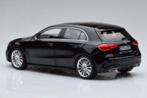 Mercedes A-Class W177 AMG Line Norev 1:18 183861 Metall – Bild 6 von 7