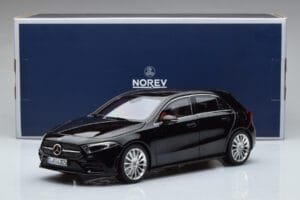 Mercedes A-Class W177 AMG Line Norev 1:18 183861 Metall – Bild 7 von 7