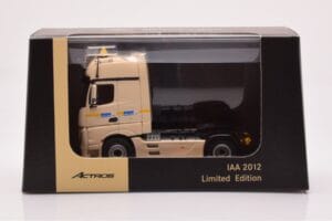Mercedes Actros Gigaspace IAA 2012 Taxi NZG 1:50 MM0015 Metall – Bild 4 von 4