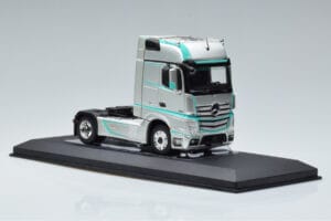 Mercedes Actros MP4 Racing Edition IXO 1:43 TR091 Metall – Bild 4 von 6